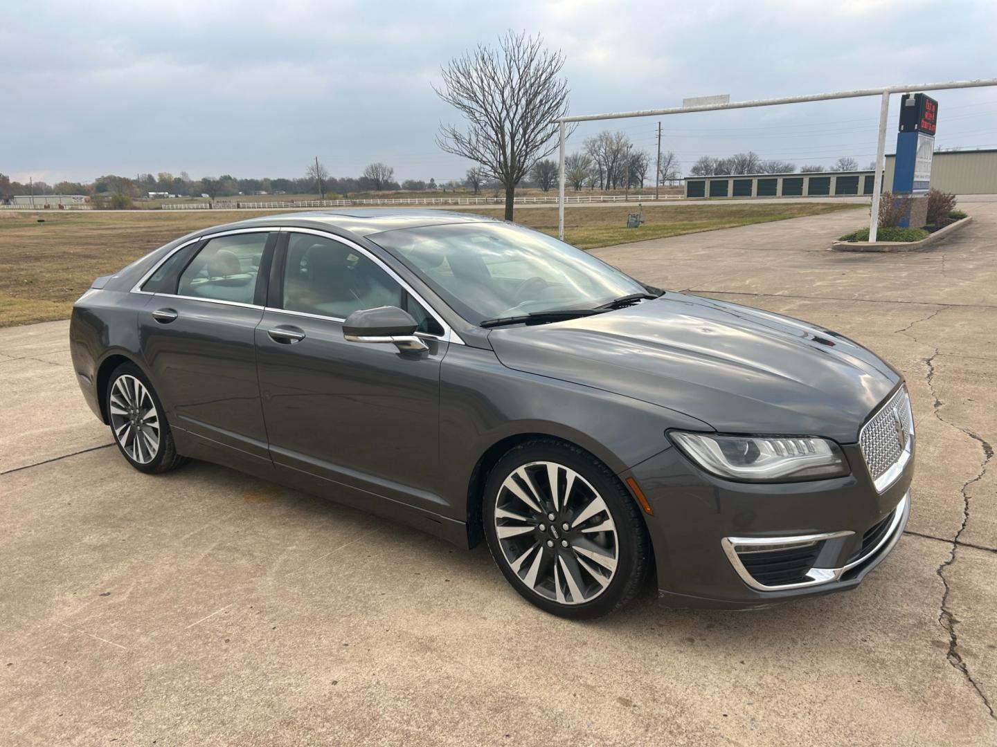 2017 GRAY Lincoln MKZ Select FWD (3LN6L5C98HR) with an 2.0L L4 DOHC 16V engine, 6A transmission, located at 17760 Hwy 62, Morris, OK, 74445, (918) 733-4887, 35.609104, -95.877060 - 2017 LINCOLN MKZ SELECT FWD 2.0L FEATURES POWER SEATS, POWER MIRRORS, POWER WINDOWS, POWER LOCKS, AM/FM STEREO, SIRIUS XM, BLUETOOTH, CD PLAYER, NAVIGATION, LEATHER SEATS, HEATED SEATS, DUAL CLIMATE CONTROL, BACKUP CAMERA, SUNROOF, MULTI-FUNCTIONING STEERING WHEEL CONTROLS, CRUISE CONTROL, TRACTION - Photo#2